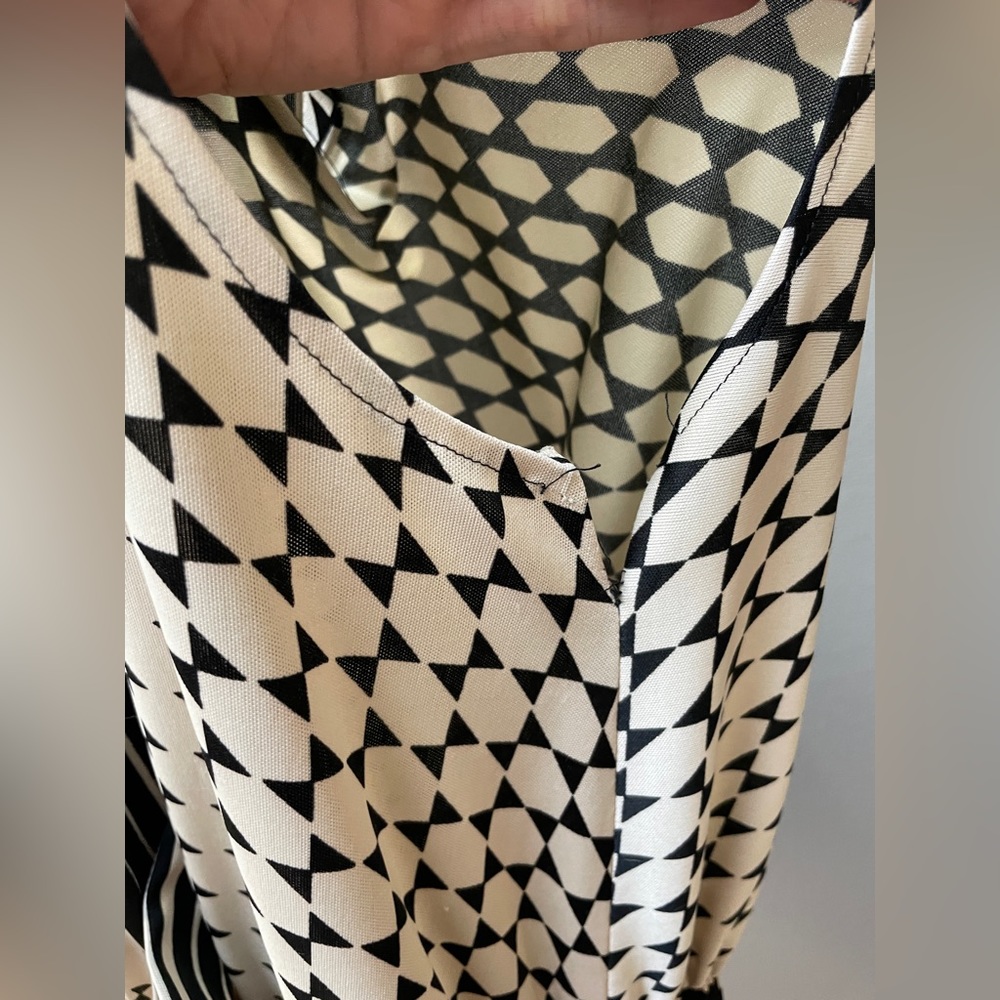 Vintage geometric V neck dress - Picture 2 of 7